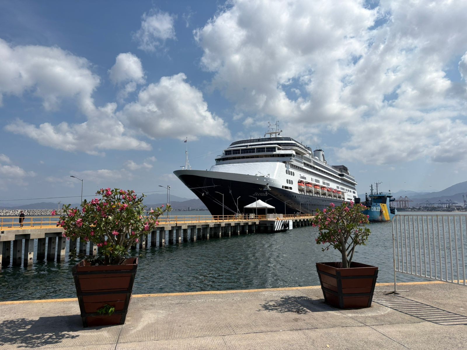 Arriba crucero Zaandam a Manzanillo, consolidando al puerto colimense como escala estratégica en el Pacífico mexicano