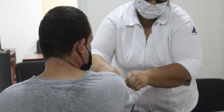 Gobierno de Indira Vizcaíno ofrece valoración médica gratuita, diagnóstico y orientación especializada para detectar cáncer testicular