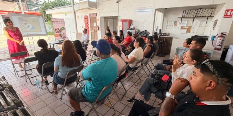 DIF Estatal Colima lleva charla de Crianza Positiva a sus centros educativos; atenderá a más de 230 madres y padres de familia