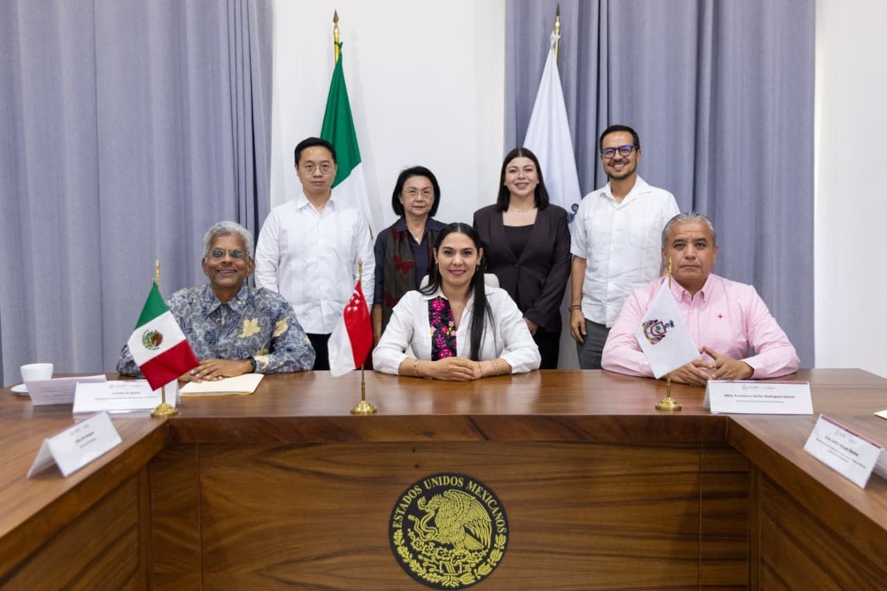 Gobernadora Indira Vizcaíno recibe a Embajador de Singapur en México para fortalecer la relación de Colima con ese país