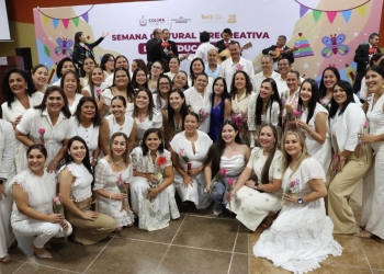 Gobierno de Indira Vizcaíno reconoce la labor de educadoras colimenses