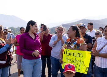 Gobernadora Indira Vizcaíno entregó y recorrió nuevo puente vehicular El Chical en Coquimatlán
