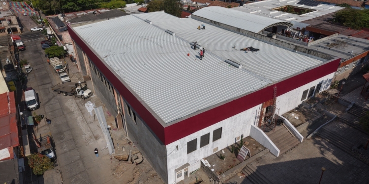 Avance del 53% en la construcción del Auditorio Municipal de Cuauhtémoc: Seidum Colima