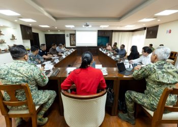 la gobernadora de Colima, Indira Vizcaíno,Las corporaciones federales, estatales y municipales se reunen.