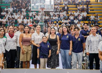 G.C.  Miles de estudiantes manzanillenses ya conocen los beneficios de #MiColiBecaParaElFuturo.
