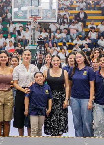 G.C. Miles de estudiantes manzanillenses ya conocen los beneficios de #MiColiBecaParaElFuturo.