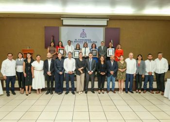 FGE.  Reconocen excelencia académica y profesional en Colima con premios estatales