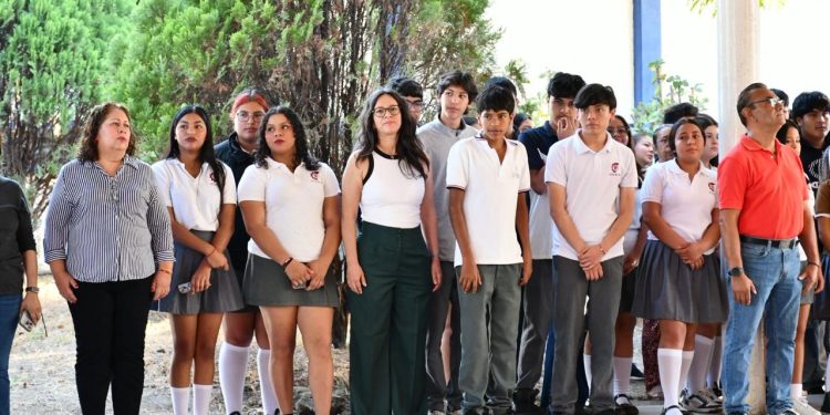 G.C. Reconocen a alumnos colimenses del CETis 157 por triunfo nacional en el Desafío Innova HSBC