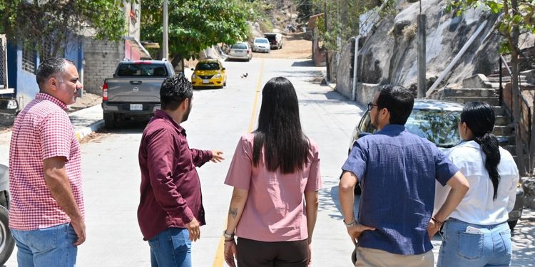 Rosi Bayardo inaugura la nueva calle Colima en la colonia 16 de Septiembre