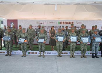 Gobernadora de Colima participó en la entrega de estímulos a personal del Ejército, GN y Seguridad Pública