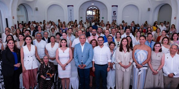 Gobernadora Indira Vizcaíno participa en el 5° Congreso Nacional de Mujeres Industriales de Canacintra, en Manzanillo