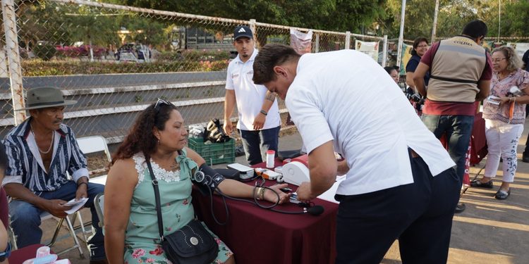 Estrés y malos hábitos aumentan riesgo de hipertensión arterial, alerta Salud Colima