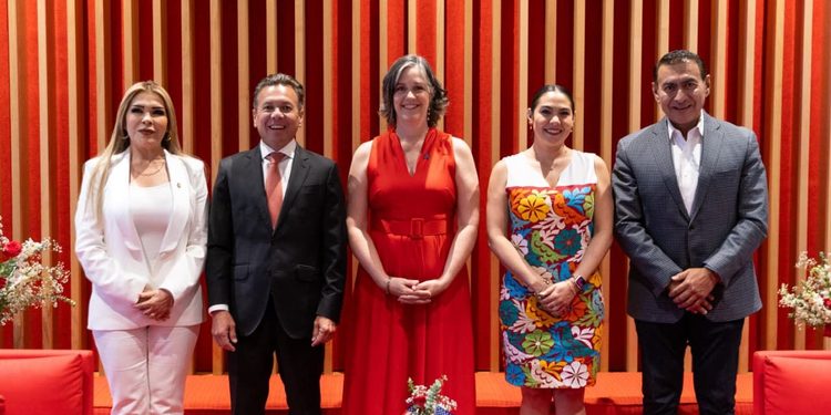 Gobernadora Indira Vizcaíno asiste como invitada a la conmemoración de la Independencia de EE.UU.