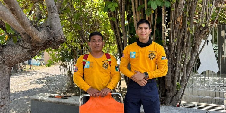 “Entre recuerdos y cariño, cientos de familias honran a sus padres en el Panteón Municipal”