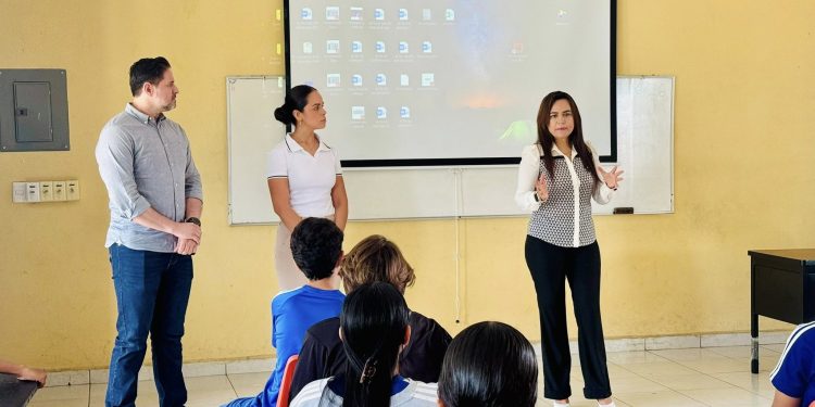 FGE. CJM impulsa prevención de la violencia en secundaria de Colima con charla informativa