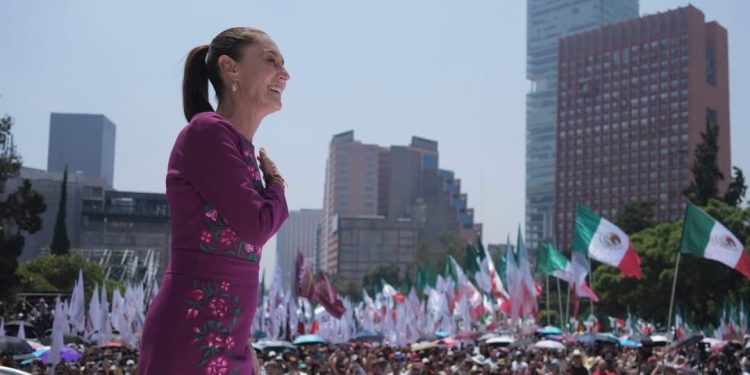 Indira Vizcaíno y más de 6 mil colimenses se reúnen y agradecen a la presidenta Claudia Sheinbaum su trabajo y resultados al pueblo