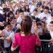 La gobernadora Indira Vizcaíno Silva acompañó a la presidenta de México, Claudia Sheinbaum Pardo, en la entrega de tarjetas de la Beca Rita Cetina, un apoyo universal que fortalece la permanencia de las y los estudiantes en las aulas.