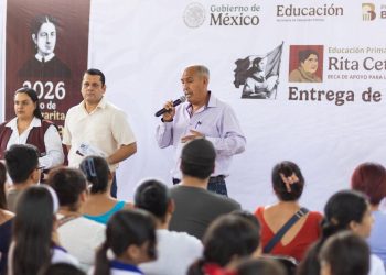 “Impulsan la educación en Colima: entregan tarjetas de la Beca Rita Cetina para apoyar a estudiantes”