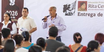 “Impulsan la educación en Colima: entregan tarjetas de la Beca Rita Cetina para apoyar a estudiantes”