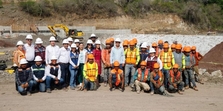 Supervisan construcción de la presa derivadora de Armería; beneficiará el riego de 2 mil 600 hectáreas en el Valle de Armería con inversión de más de 270 mdp