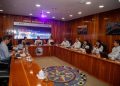 La gobernadora Indira Vizcaíno Silva encabeza reunión con Asipona Manzanillo – Administración del Sistema Portuario Nacional y la presidenta del H. Ayuntamiento de Manzanillo, Rosi Bayardo para dar seguimiento a obras y proyectos del puerto en desarrollo y próximos a iniciar.