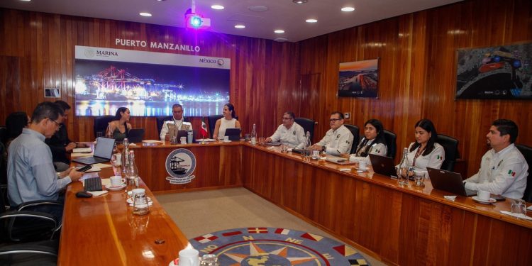 La gobernadora Indira Vizcaíno Silva encabeza reunión con Asipona Manzanillo – Administración del Sistema Portuario Nacional y la presidenta del H. Ayuntamiento de Manzanillo, Rosi Bayardo para dar seguimiento a obras y proyectos del puerto en desarrollo y próximos a iniciar.