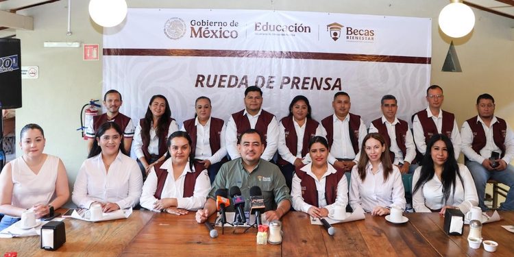 Julio León anuncia pago a más de 15 millones de beneficiarios de la Beca “Rita Cetina”; recorrerá el país para entregar tarjetas