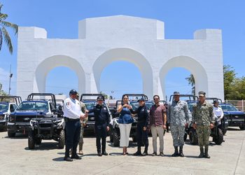 Rosi Bayardo continúa reforzando la seguridad de Manzanillo con 10 nuevas patrullas