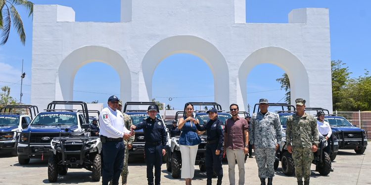 Rosi Bayardo continúa reforzando la seguridad de Manzanillo con 10 nuevas patrullas