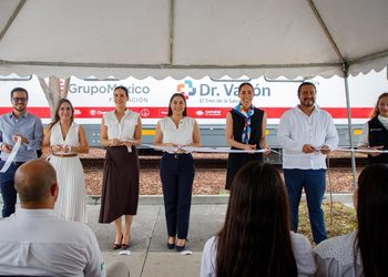 Indira Vizcaíno: Dr. Vagón acerca servicios gratuitos de especialistas médicos a miles de colimenses