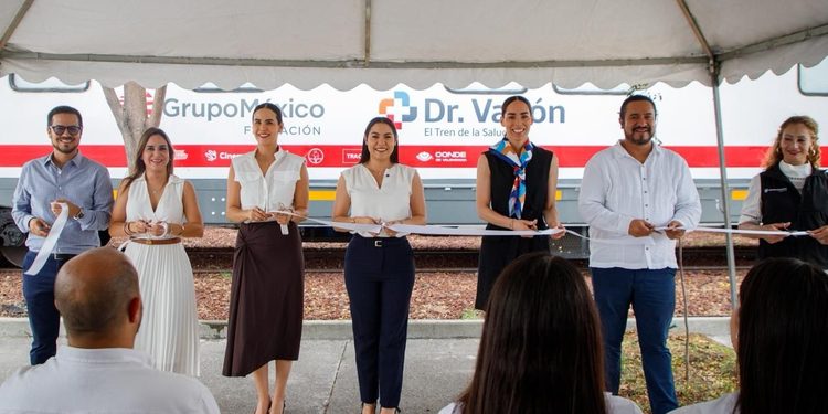 Indira Vizcaíno: Dr. Vagón acerca servicios gratuitos de especialistas médicos a miles de colimenses