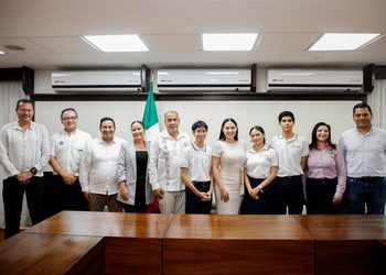 Indira Vizcaíno recibió a estudiantes colimenses que participarán en Olimpiada Internacional en Londres