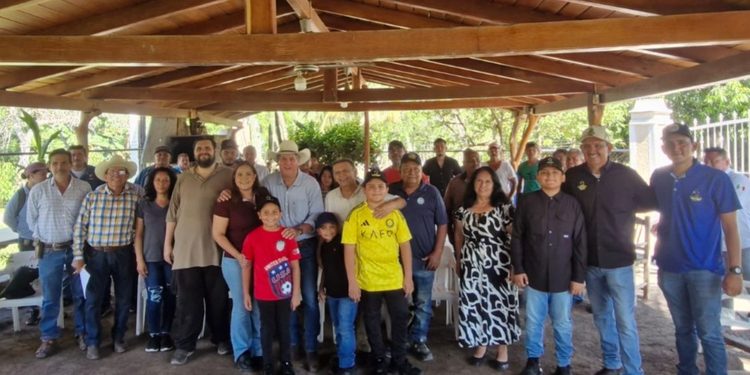 Gobierno de Indira Vizcaíno entrega miles de plantas de coco, mango y tamarindo; es opción de negocio para familias