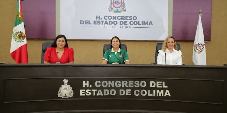 L a diputada Yomi Barreto instala la Sesión Ordinaria No. 15 del Congreso del Estado de Colima