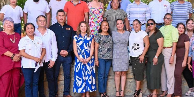 ¡El H. ayuntamiento de manzanillo reconoce trayectoria y dedicación del personal educativo por sus años de servicio!