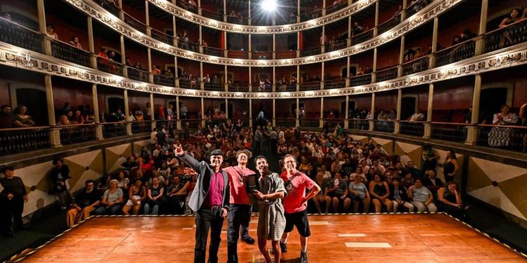 La sexta noche del Festival de Monólogos Colima 2026 dejó una profunda huella en el público.