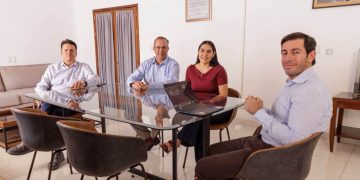 Indira Vizcaíno y empresarios dialogan sobre propuestas para fortalecer el desarrollo económico de Manzanillo