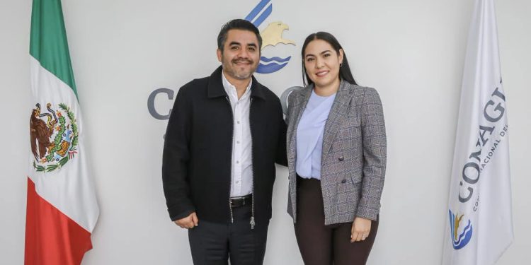 La gobernadora de Colima, Indira Vizcaíno Silva, sostuvo este lunes una reunión de trabajo en la Ciudad de México con el director general de la Conagua, Efraín Morales López, para dar seguimiento a los avances de dos obras hidráulicas estratégicas para el estado.
