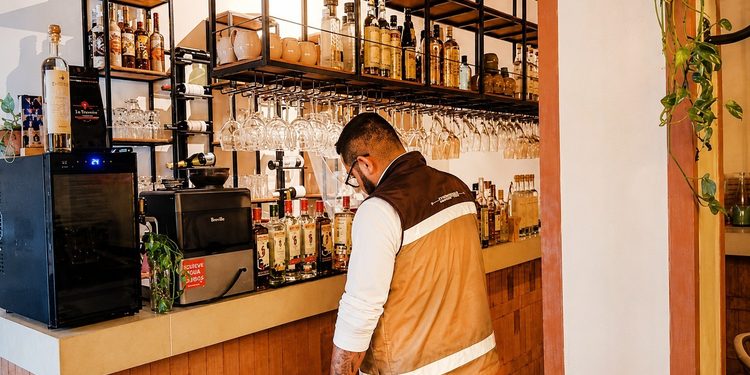 Salud Colima alerta sobre riesgos de bebidas adulteradas durante el Mundial 2026
