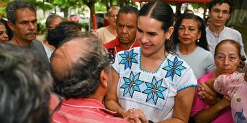 Rosi Bayardo fortalece la transformación con asambleas en Manzanillo