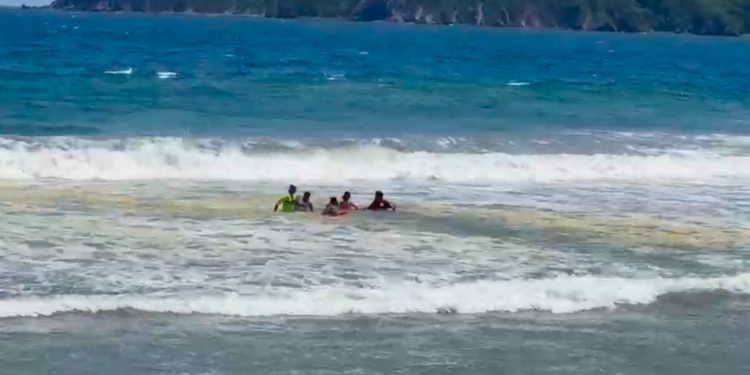 UEPC Colima y PC Manzanillo realizan doble rescate en Miramar, este domingo