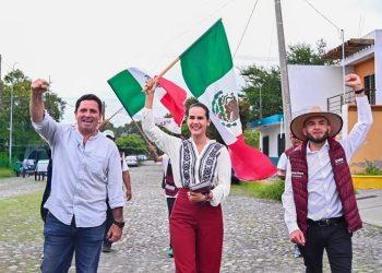 Rosi Bayardo lleva el mensaje en defensa de la Transformación a colonias del oriente de Colima capital