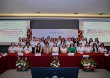 En la primera sesión ordinaria del Consejo Directivo y el Primer Informe de Actividades del Instituto Colimense de las Mujeres (ICM), la gobernadora Indira Vizcaíno Silva entregó el nombramiento como directora general a Érika Judith Torres Guzmán.