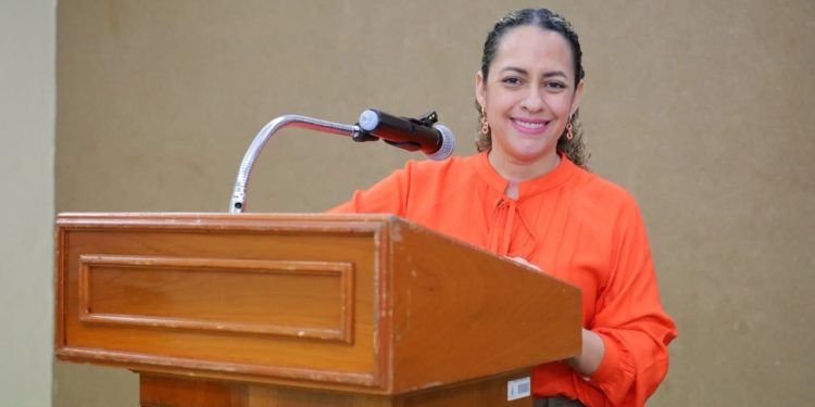 Debaten reglas para proteger a docentes ante el resguardo de celulares en escuelas de Colima