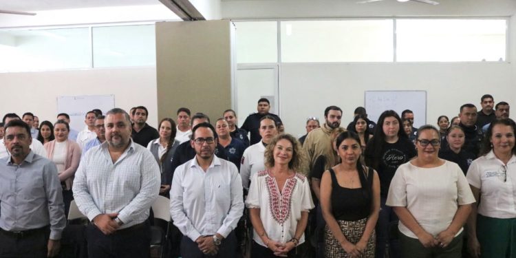 Fortalecemos la preparación de quienes tienen la responsabilidad de servir y proteger los derechos de niñas, niños y adolescentes.