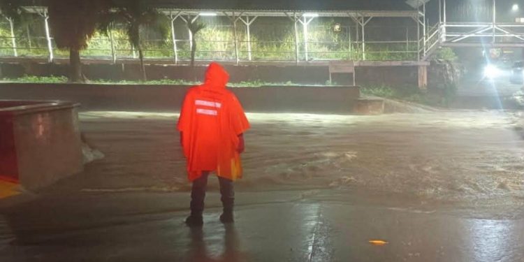 Protección Civil Municipal atiende reportes por lluvias y mantiene vigilancia preventiva en Manzanillo