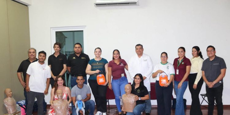 ¡Aprende a salvar una vida! Capacitan en RCP y uso de desfibrilador