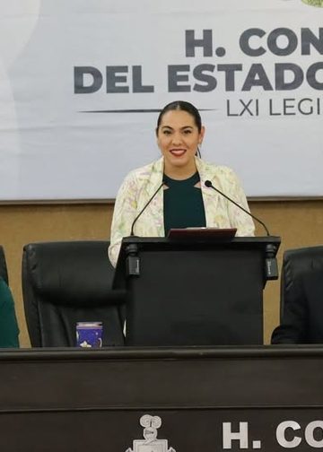 La gobernadora Indira Vizcaíno reconoce a las personas adultas mayores de Colima