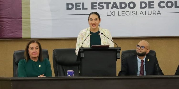 La gobernadora Indira Vizcaíno reconoce a las personas adultas mayores de Colima