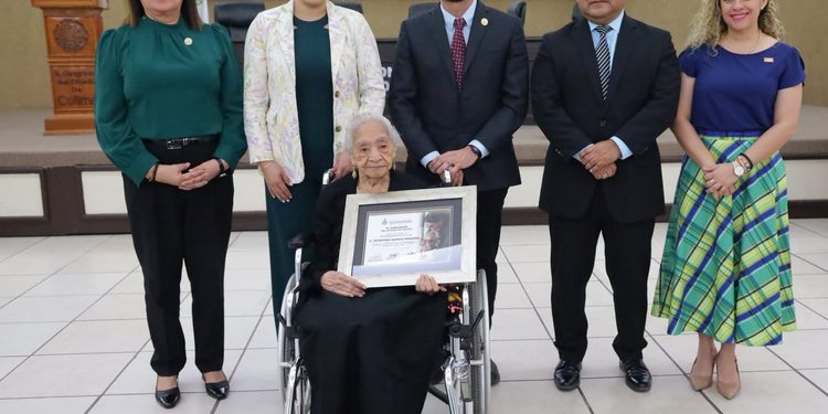 ¡El H. congreso del estado de Colima celebra a sus centenarios! Reconocen a quienes han hecho historia con sus vidas
